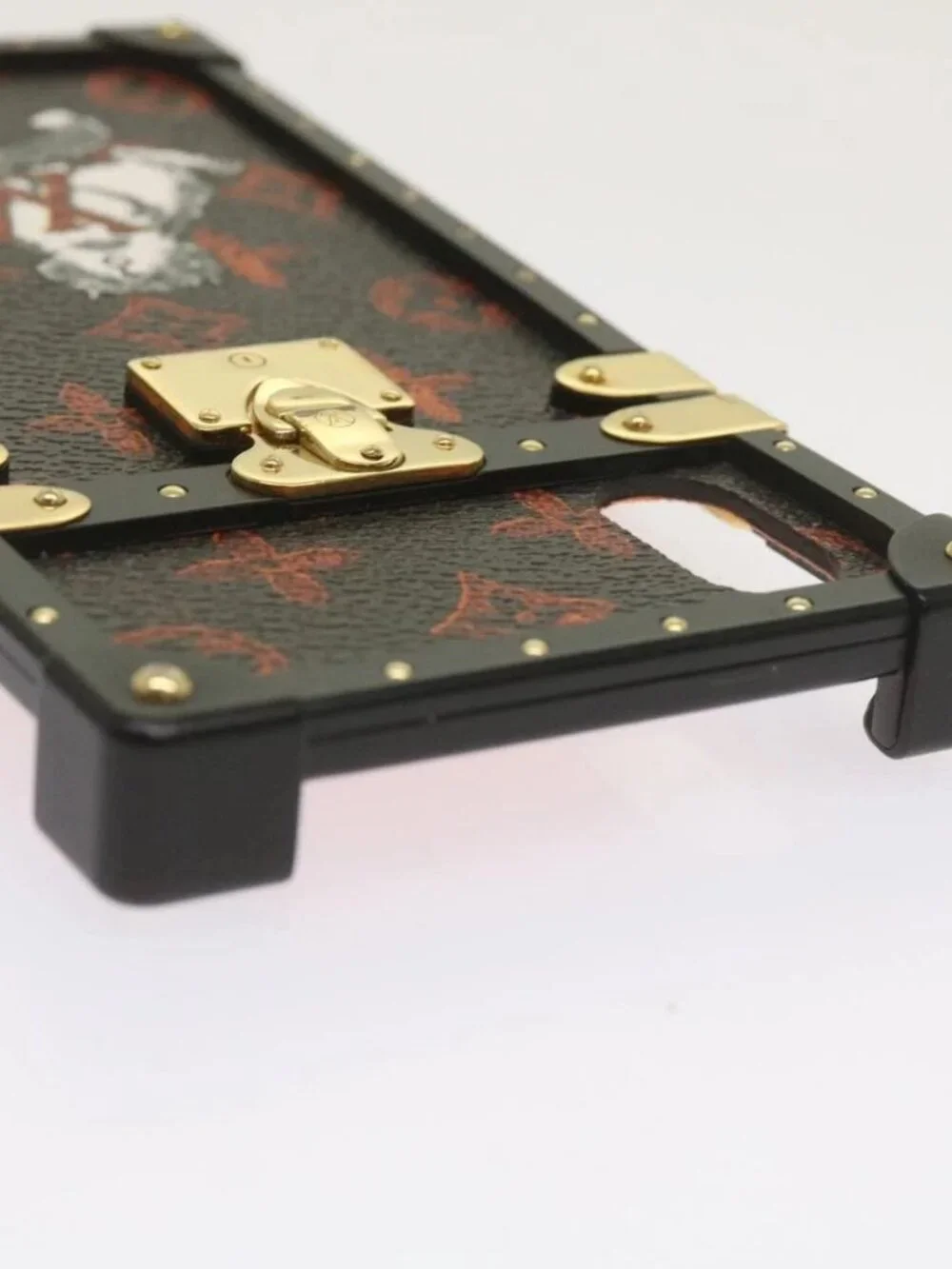 LOUIS VUITTON Transformed Monogram Cat Eye Trunk iPhone Case M63891 Auth 66181